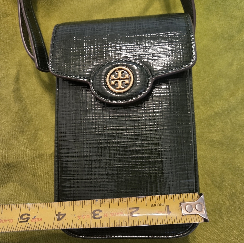 Tory Burch Robinson Crosshatched Phone Crossbody Evergreen. Excellent, Worn Once - Picture 5 of 10